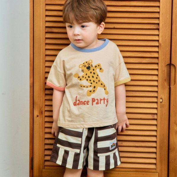 交錯條紋休閒短褲 韓國童裝,男童夏裝,中性童裝,童裝推薦,2026夏季童裝,男童穿搭,韓系童裝,中性穿搭,韓國代購