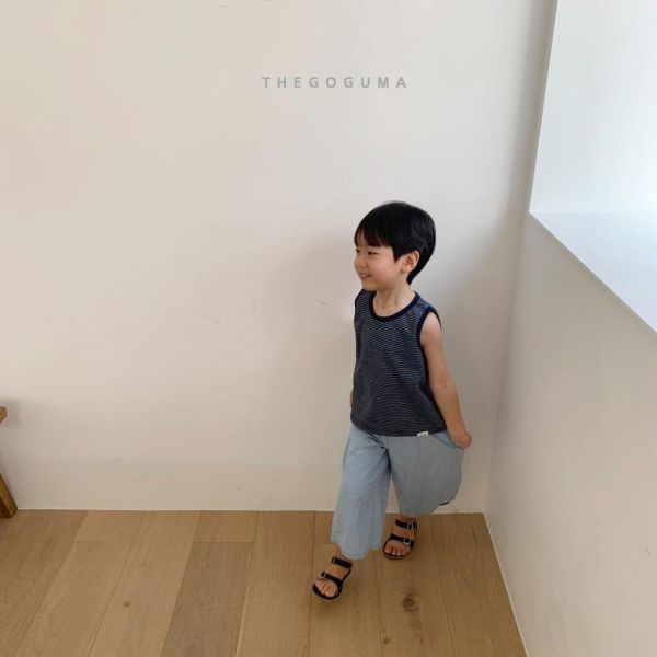 百搭滾邊條紋背心 韓國童裝,男童夏裝,中性童裝,童裝推薦,2026夏季童裝,男童穿搭,韓系童裝,中性穿搭,韓國代購