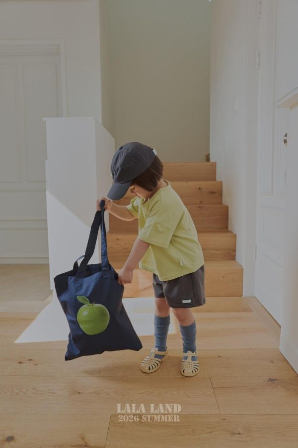 水果購物袋 韓國童裝,男童夏裝,中性童裝,童裝推薦,2026夏季童裝,男童穿搭,韓系童裝,中性穿搭,韓國代購