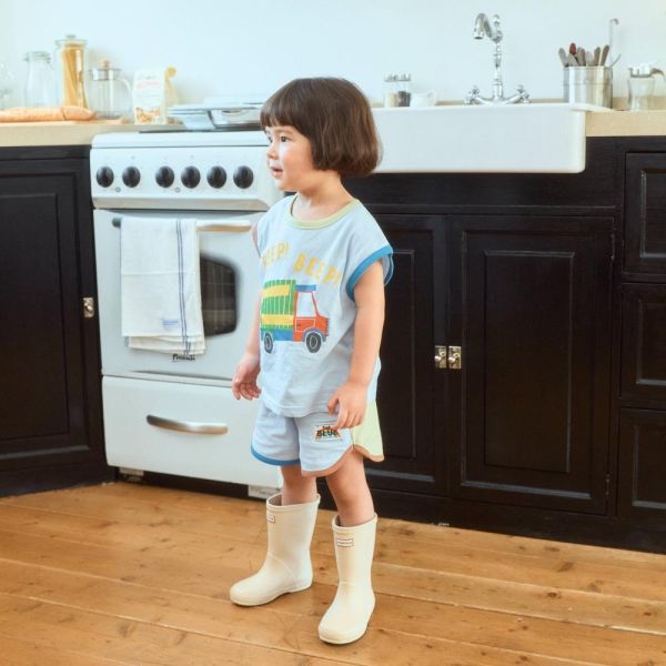 工程車插圖蓋袖上衣 韓國童裝,男童夏裝,中性童裝,童裝推薦,2026夏季童裝,男童穿搭,韓系童裝,中性穿搭,韓國代購