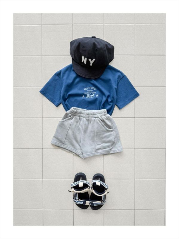 中線毛圈布運動短褲 韓國童裝,男童夏裝,中性童裝,童裝推薦,2026夏季童裝,男童穿搭,韓系童裝,中性穿搭,韓國代購