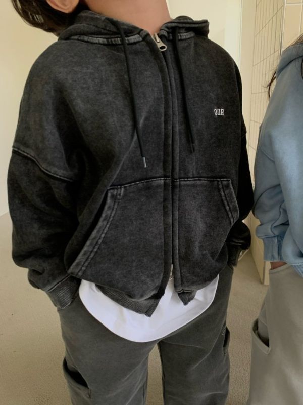 仿舊感雙向拉鍊連帽外套 韓國童裝,男童秋裝,中性童裝,韓系童裝推薦,2025秋季童裝,韓國男童新款,中性風男童穿搭,秋季男童服飾推薦,小男友穿搭