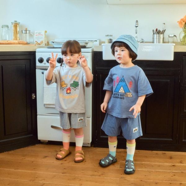 露營風短袖上衣 韓國童裝,男童夏裝,中性童裝,童裝推薦,2026夏季童裝,男童穿搭,韓系童裝,中性穿搭,韓國代購