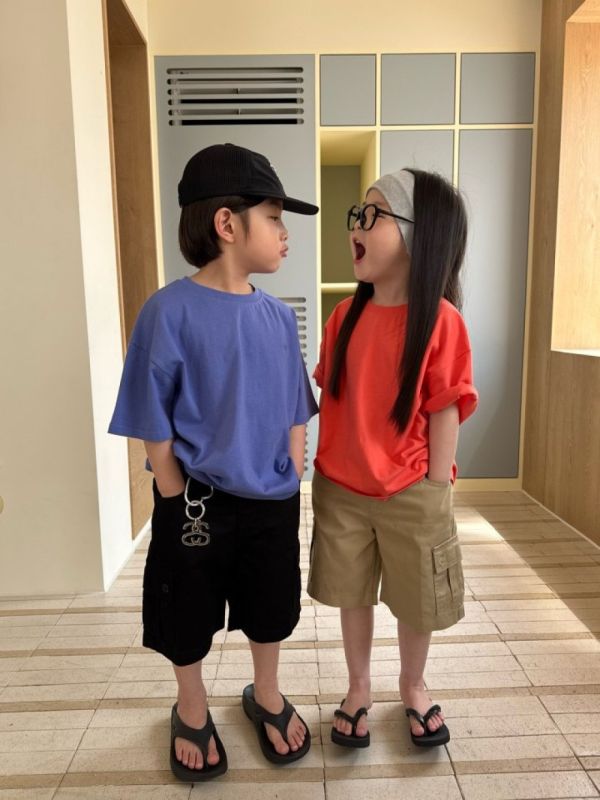 素色觸感柔軟絲光棉短袖上衣 韓國童裝,質感童裝,童裝推薦,韓系風格,男女童裝,韓風穿搭,韓國代購,韓國空運,親子穿搭