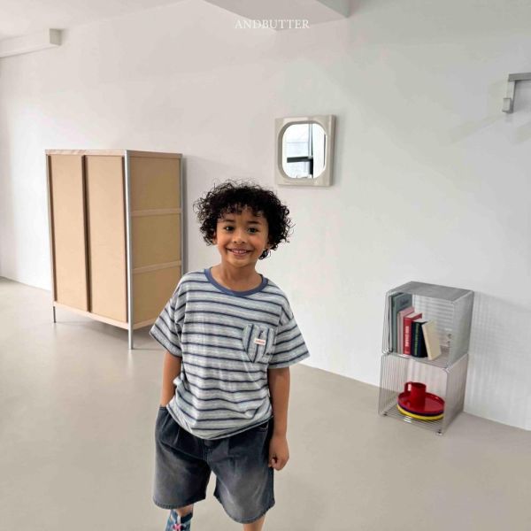 愛心口袋條紋短袖上衣 韓國童裝,男童夏裝,中性童裝,童裝推薦,2026夏季童裝,男童穿搭,韓系童裝,中性穿搭,韓國代購