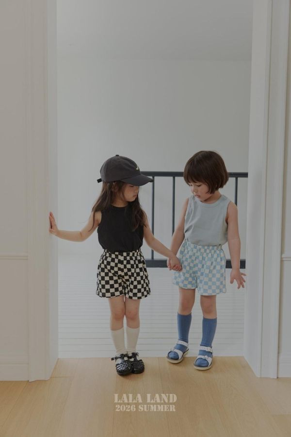 經典棋盤格休閒短褲 韓國童裝,男童夏裝,中性童裝,童裝推薦,2026夏季童裝,男童穿搭,韓系童裝,中性穿搭,韓國代購