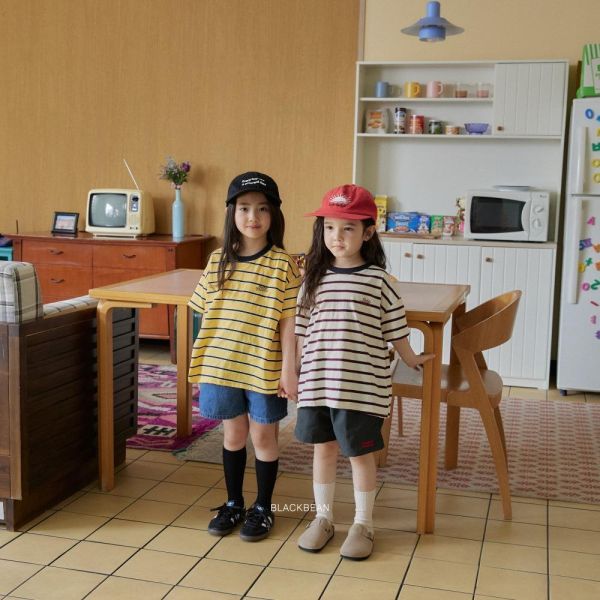 基礎條紋短袖上衣 韓國童裝,男童夏裝,中性童裝,童裝推薦,2026夏季童裝,男童穿搭,韓系童裝,中性穿搭,韓國代購