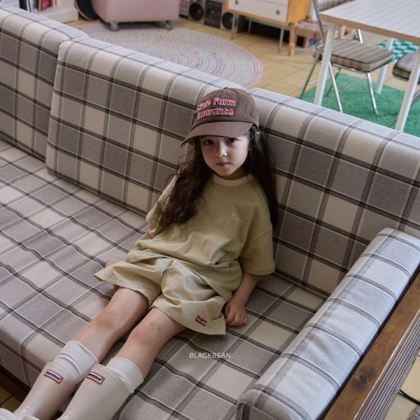 連排字母撞色滾邊短袖上衣 韓國童裝,男童夏裝,中性童裝,童裝推薦,2026夏季童裝,男童穿搭,韓系童裝,中性穿搭,韓國代購