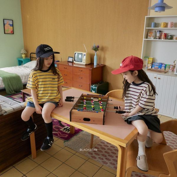 基礎條紋短袖上衣 韓國童裝,男童夏裝,中性童裝,童裝推薦,2026夏季童裝,男童穿搭,韓系童裝,中性穿搭,韓國代購