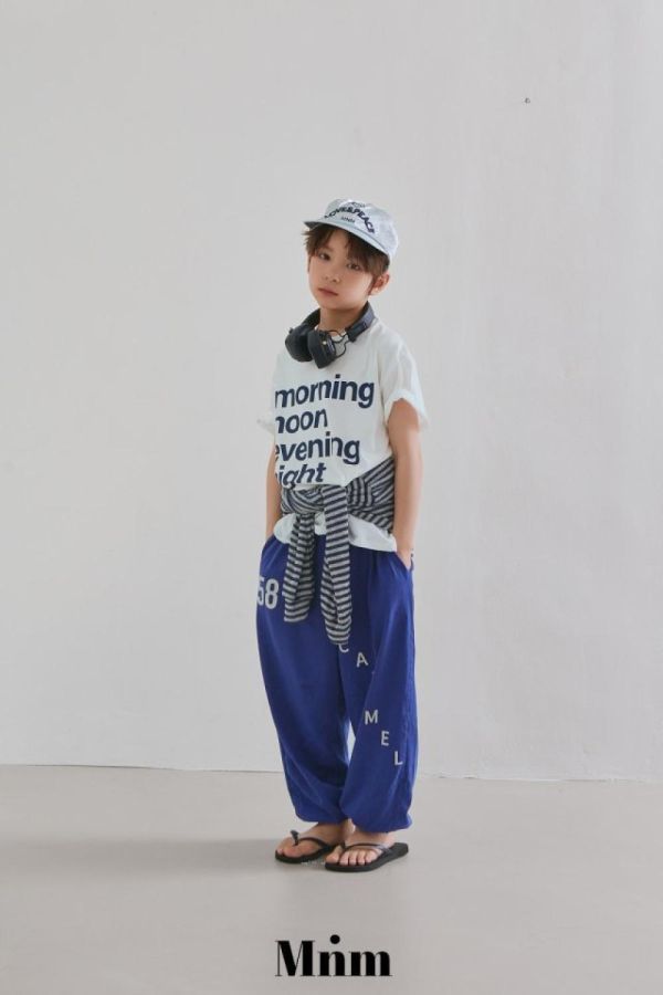 印刷字母短袖上衣 韓國童裝,男童夏裝,中性童裝,童裝推薦,2026夏季童裝,男童穿搭,韓系童裝,中性穿搭,韓國代購