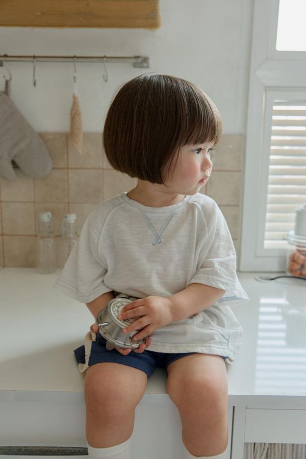 撞色車線袋鼠口袋短袖上衣 韓國童裝,男童夏裝,中性童裝,童裝推薦,2026夏季童裝,男童穿搭,韓系童裝,中性穿搭,韓國代購