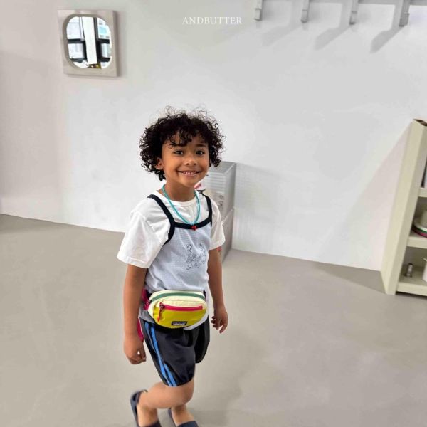 雙線織帶縮口運動短褲 韓國童裝,男童夏裝,中性童裝,童裝推薦,2026夏季童裝,男童穿搭,韓系童裝,中性穿搭,韓國代購