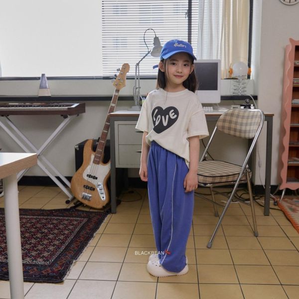 愛心LOVE短袖上衣 韓國童裝,男童夏裝,中性童裝,童裝推薦,2026夏季童裝,男童穿搭,韓系童裝,中性穿搭,韓國代購