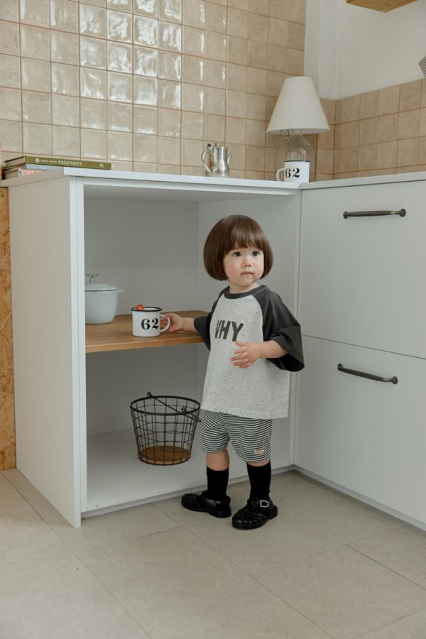 WHY雙色插肩短袖上衣 韓國童裝,男童夏裝,中性童裝,童裝推薦,2026夏季童裝,男童穿搭,韓系童裝,中性穿搭,韓國代購