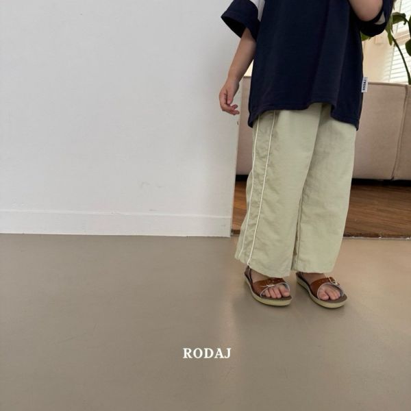 粉嫩系裝飾滾邊條休閒長褲 韓國童裝,質感童裝,童裝推薦,韓系風格,男女童裝,韓風穿搭,韓國代購,韓國空運,親子穿搭