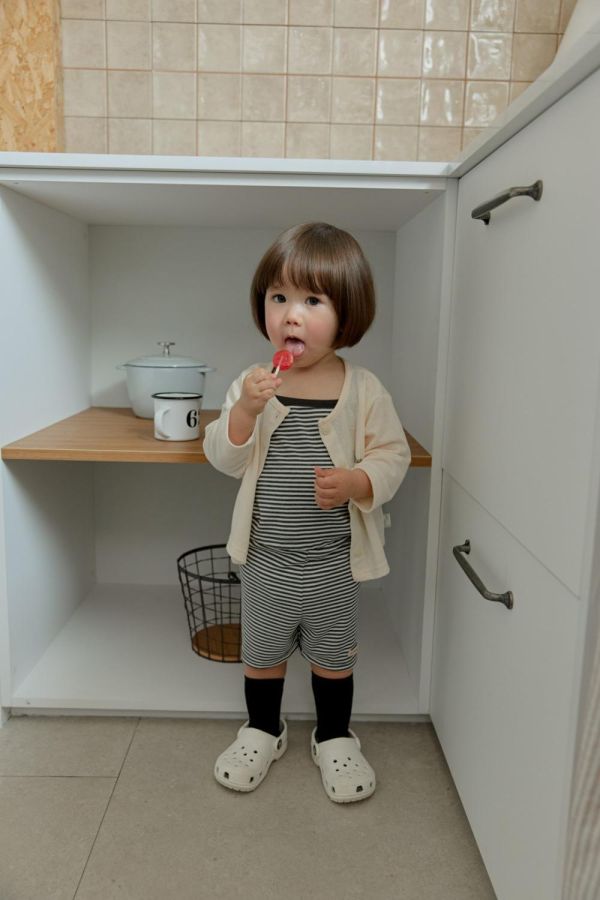 細肩帶條紋背心套裝 韓國童裝,男童夏裝,中性童裝,童裝推薦,2026夏季童裝,男童穿搭,韓系童裝,中性穿搭,韓國代購