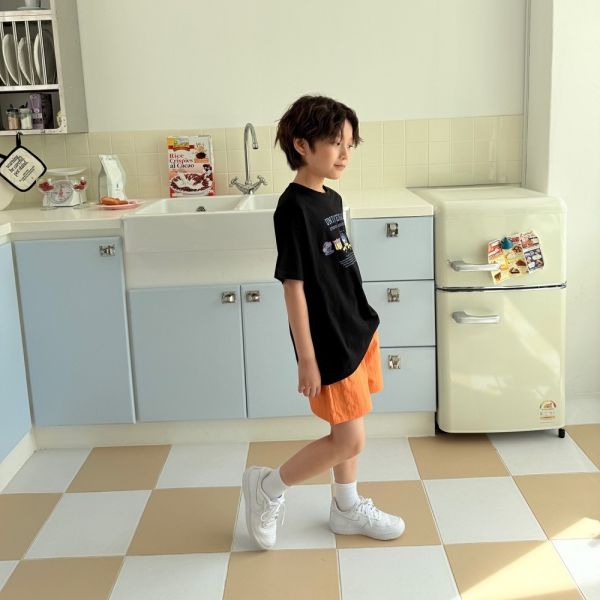 美式主題徽章短袖上衣 韓國童裝,質感童裝,童裝推薦,韓系風格,男女童裝,韓風穿搭,韓國代購,韓國空運