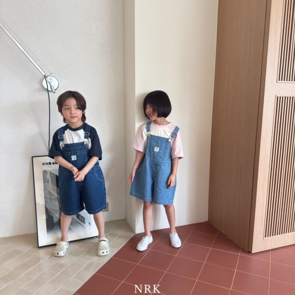 小童無敵吊帶牛仔短褲 韓國童裝,質感童裝,童裝推薦,韓系風格,男女童裝,韓風穿搭,韓國代購,韓國空運,親子穿搭