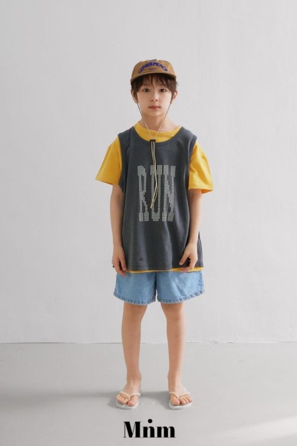 像素RUN長版背心 韓國童裝,男童夏裝,中性童裝,童裝推薦,2026夏季童裝,男童穿搭,韓系童裝,中性穿搭,韓國代購