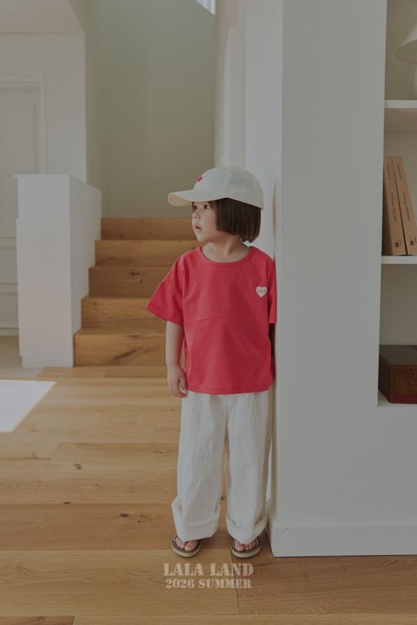 LALA愛心短袖上衣 韓國童裝,男童夏裝,中性童裝,童裝推薦,2026夏季童裝,男童穿搭,韓系童裝,中性穿搭,韓國代購