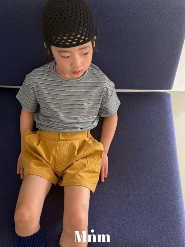 裝飾車線打摺休閒短褲 韓國童裝,男童夏裝,中性童裝,童裝推薦,2026夏季童裝,男童穿搭,韓系童裝,中性穿搭,韓國代購