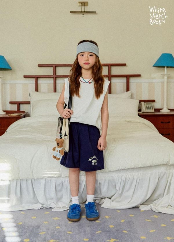 字母休閒運動短褲 韓國童裝,男童夏裝,中性童裝,童裝推薦,2026夏季童裝,男童穿搭,韓系童裝,中性穿搭,韓國代購