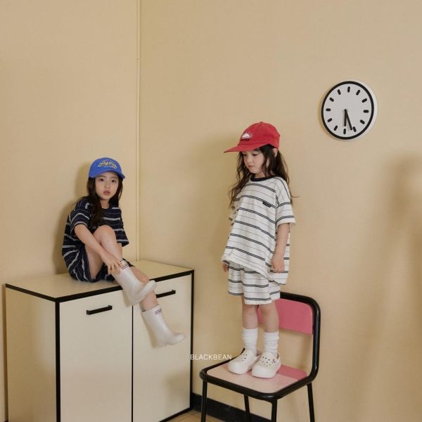 層次條紋休閒運動套裝 韓國童裝,男童夏裝,中性童裝,童裝推薦,2026夏季童裝,男童穿搭,韓系童裝,中性穿搭,韓國代購
