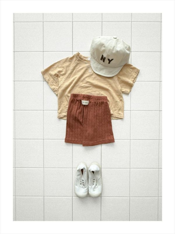 緹花休閒短褲 韓國童裝,男童夏裝,中性童裝,童裝推薦,2026夏季童裝,男童穿搭,韓系童裝,中性穿搭,韓國代購