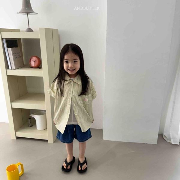 愛心口袋直紋翻領短袖襯衫 韓國童裝,男童夏裝,中性童裝,童裝推薦,2026夏季童裝,男童穿搭,韓系童裝,中性穿搭,韓國代購