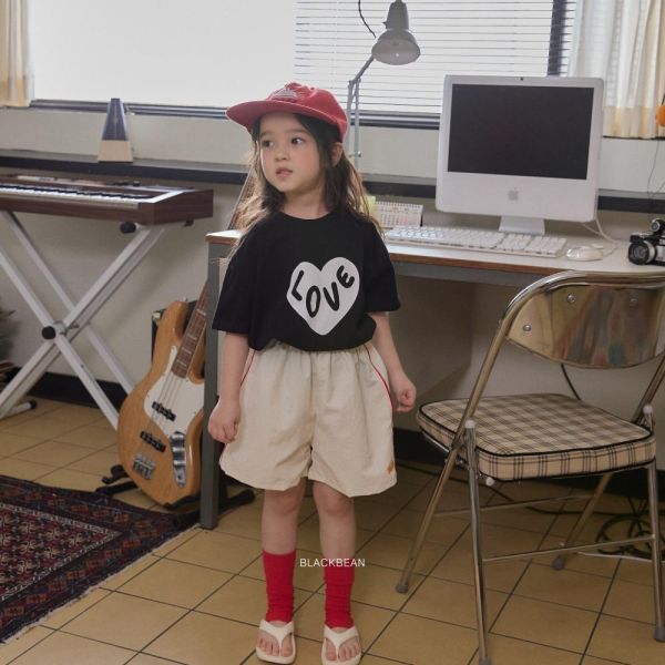 跳色滾邊休閒短褲 韓國童裝,男童夏裝,中性童裝,童裝推薦,2026夏季童裝,男童穿搭,韓系童裝,中性穿搭,韓國代購