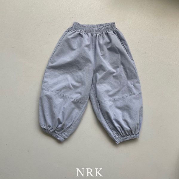 基礎素色縮口休閒長褲 韓國童裝,質感童裝,童裝推薦,韓系風格,男女童裝,韓風穿搭,韓國代購,韓國空運,親子穿搭