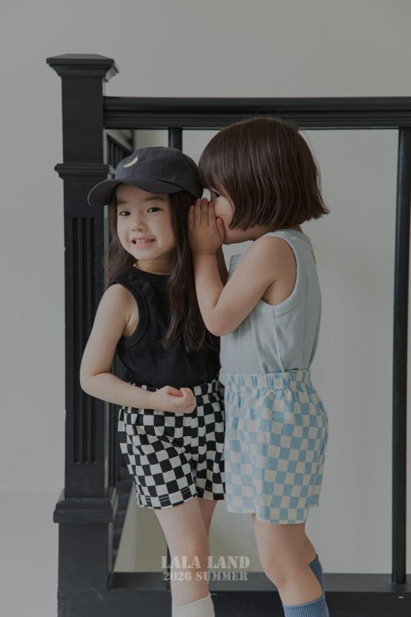 經典棋盤格休閒短褲 韓國童裝,男童夏裝,中性童裝,童裝推薦,2026夏季童裝,男童穿搭,韓系童裝,中性穿搭,韓國代購