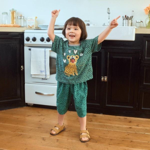 斑點抓摺七分短褲 韓國童裝,男童夏裝,中性童裝,童裝推薦,2026夏季童裝,男童穿搭,韓系童裝,中性穿搭,韓國代購