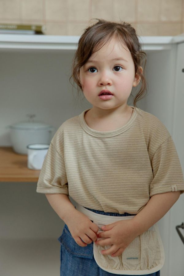 基礎條紋短袖上衣 韓國童裝,男童夏裝,中性童裝,童裝推薦,2026夏季童裝,男童穿搭,韓系童裝,中性穿搭,韓國代購