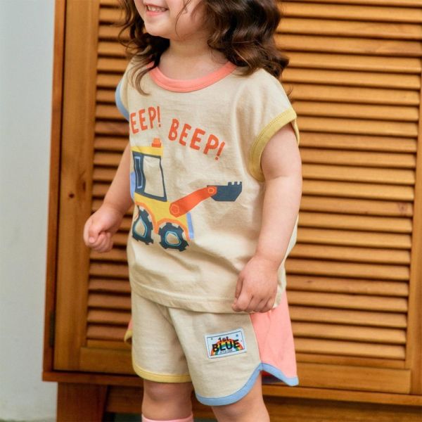 繽紛拼接圓弧短褲 韓國童裝,男童夏裝,中性童裝,童裝推薦,2026夏季童裝,男童穿搭,韓系童裝,中性穿搭,韓國代購