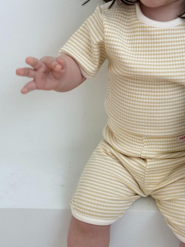 條紋鬆餅格居家服套裝 韓國童裝,男童夏裝,中性童裝,童裝推薦,2026夏季童裝,男童穿搭,韓系童裝,中性穿搭,韓國代購