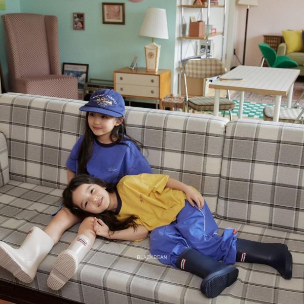 柯達風胸前字母短袖上衣 韓國童裝,男童夏裝,中性童裝,童裝推薦,2026夏季童裝,男童穿搭,韓系童裝,中性穿搭,韓國代購