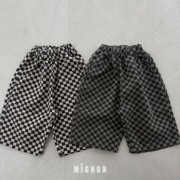 經典棋盤格休閒七分寬褲 韓國童裝,男童秋裝,中性童裝,韓系童裝推薦,2025秋季童裝,韓國男童新款,中性風男童穿搭,秋季男童服飾推薦,小男友穿搭