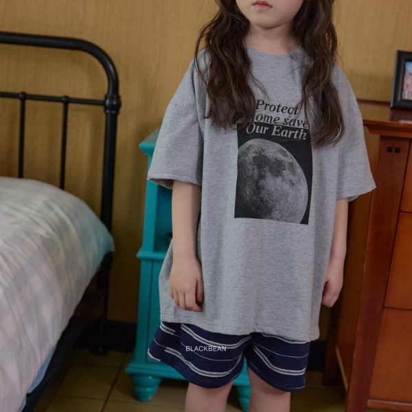 月球照片短袖上衣 韓國童裝,男童夏裝,中性童裝,童裝推薦,2026夏季童裝,男童穿搭,韓系童裝,中性穿搭,韓國代購