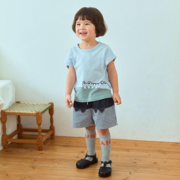 浮在水面的鱷魚短袖上衣 韓國童裝,男童夏裝,中性童裝,童裝推薦,2026夏季童裝,男童穿搭,韓系童裝,中性穿搭,韓國代購