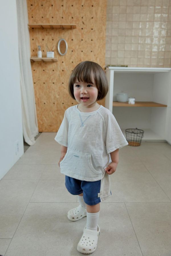 撞色車線袋鼠口袋短袖上衣 韓國童裝,男童夏裝,中性童裝,童裝推薦,2026夏季童裝,男童穿搭,韓系童裝,中性穿搭,韓國代購