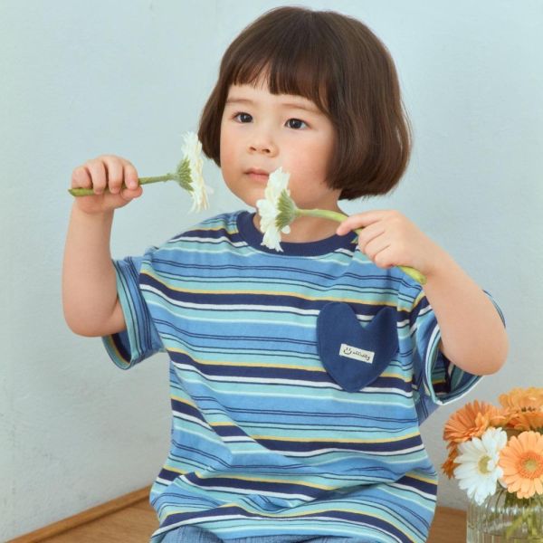 愛心口袋條紋短袖上衣 韓國童裝,男童夏裝,中性童裝,童裝推薦,2026夏季童裝,男童穿搭,韓系童裝,中性穿搭,韓國代購