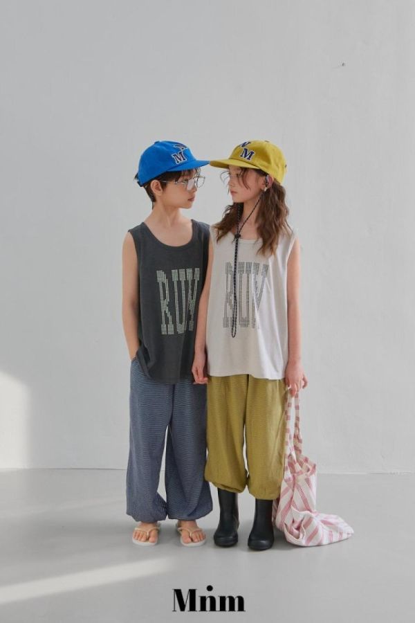 像素RUN長版背心 韓國童裝,男童夏裝,中性童裝,童裝推薦,2026夏季童裝,男童穿搭,韓系童裝,中性穿搭,韓國代購