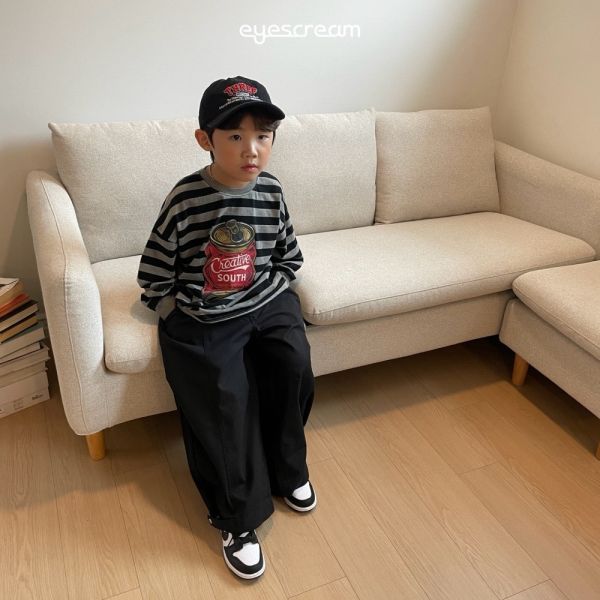 壓扁的罐頭條紋長袖上衣 韓國童裝,男童秋裝,中性童裝,韓系童裝推薦,2025秋季童裝,韓國男童新款,中性風男童穿搭,秋季男童服飾推薦,小男友穿搭