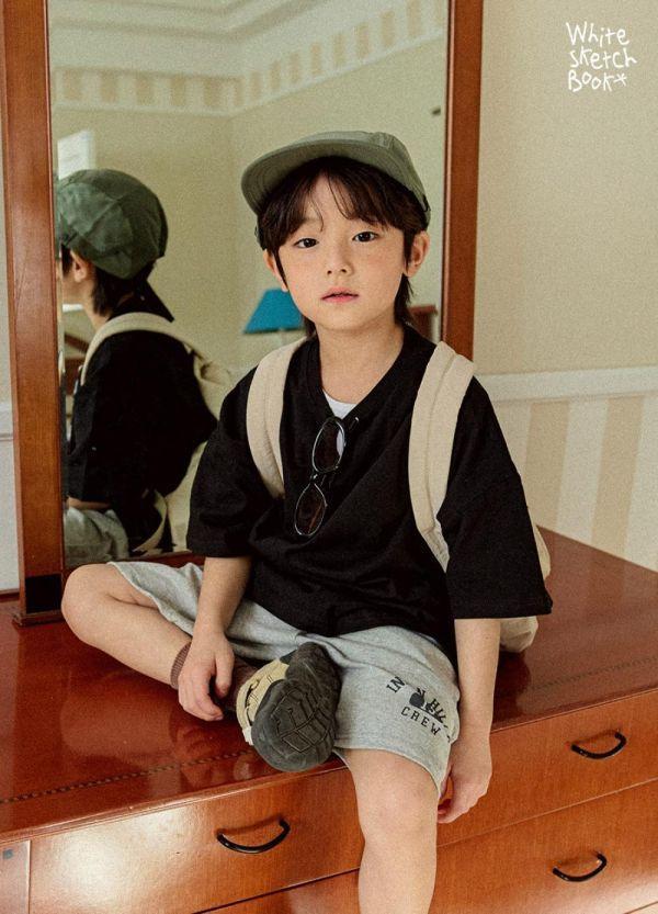 多色素面百搭短袖上衣15-17 韓國童裝,男童夏裝,中性童裝,童裝推薦,2026夏季童裝,男童穿搭,韓系童裝,中性穿搭,韓國代購