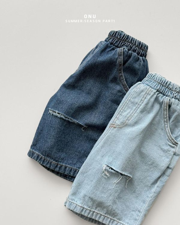 帥氣割破牛仔七分短褲 韓國童裝,男童夏裝,中性童裝,童裝推薦,2026夏季童裝,男童穿搭,韓系童裝,中性穿搭,韓國代購