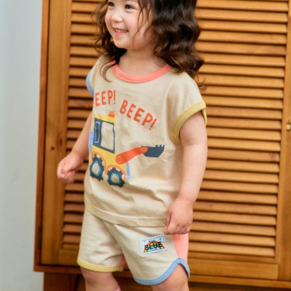 工程車插圖蓋袖上衣 韓國童裝,男童夏裝,中性童裝,童裝推薦,2026夏季童裝,男童穿搭,韓系童裝,中性穿搭,韓國代購