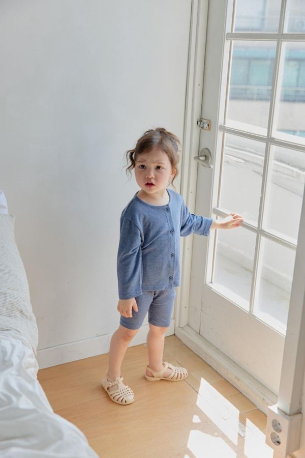 刺繡排扣螺紋小外套 韓國童裝,男童夏裝,中性童裝,童裝推薦,2026夏季童裝,男童穿搭,韓系童裝,中性穿搭,韓國代購