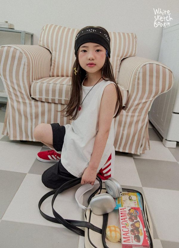 多色素面層次穿搭必備背心 韓國童裝,男童夏裝,中性童裝,童裝推薦,2026夏季童裝,男童穿搭,韓系童裝,中性穿搭,韓國代購