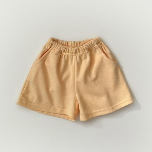 日常輕鬆素色運動短褲 韓國童裝,男童夏裝,中性童裝,童裝推薦,2026夏季童裝,男童穿搭,韓系童裝,中性穿搭,韓國代購